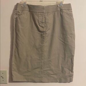 Willi Smith Women's Pencil Skirt in Tan